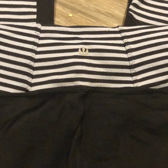 Lululemon light violet and black stripped legging - Picture 4 of 4